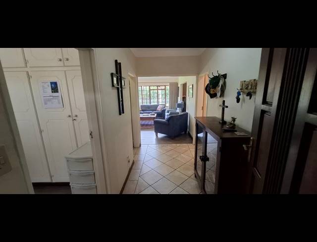 3 BEDROOM TOWNHOUSE FOR SALE IN MONTROSE